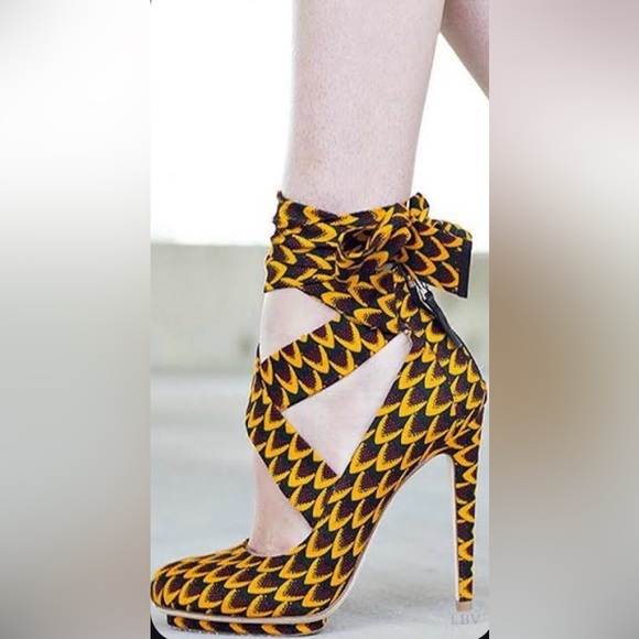 Elegant Patterned Women's Heels with Ribbon Ties - Picture 7 of 8